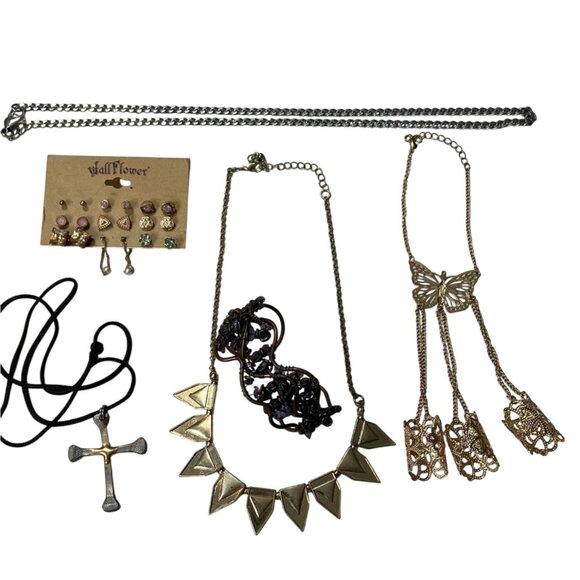 Mixed Lot Of 16 Goth Jewelry Pieces - Picture 8 of 8